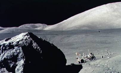 Paysage lunaire et Rover ( Apollo 16 )